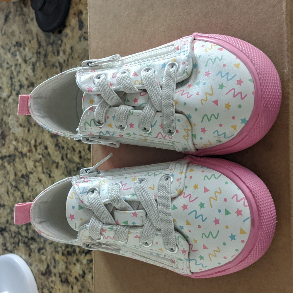 Little Girls size 11 skate style no tie shoes